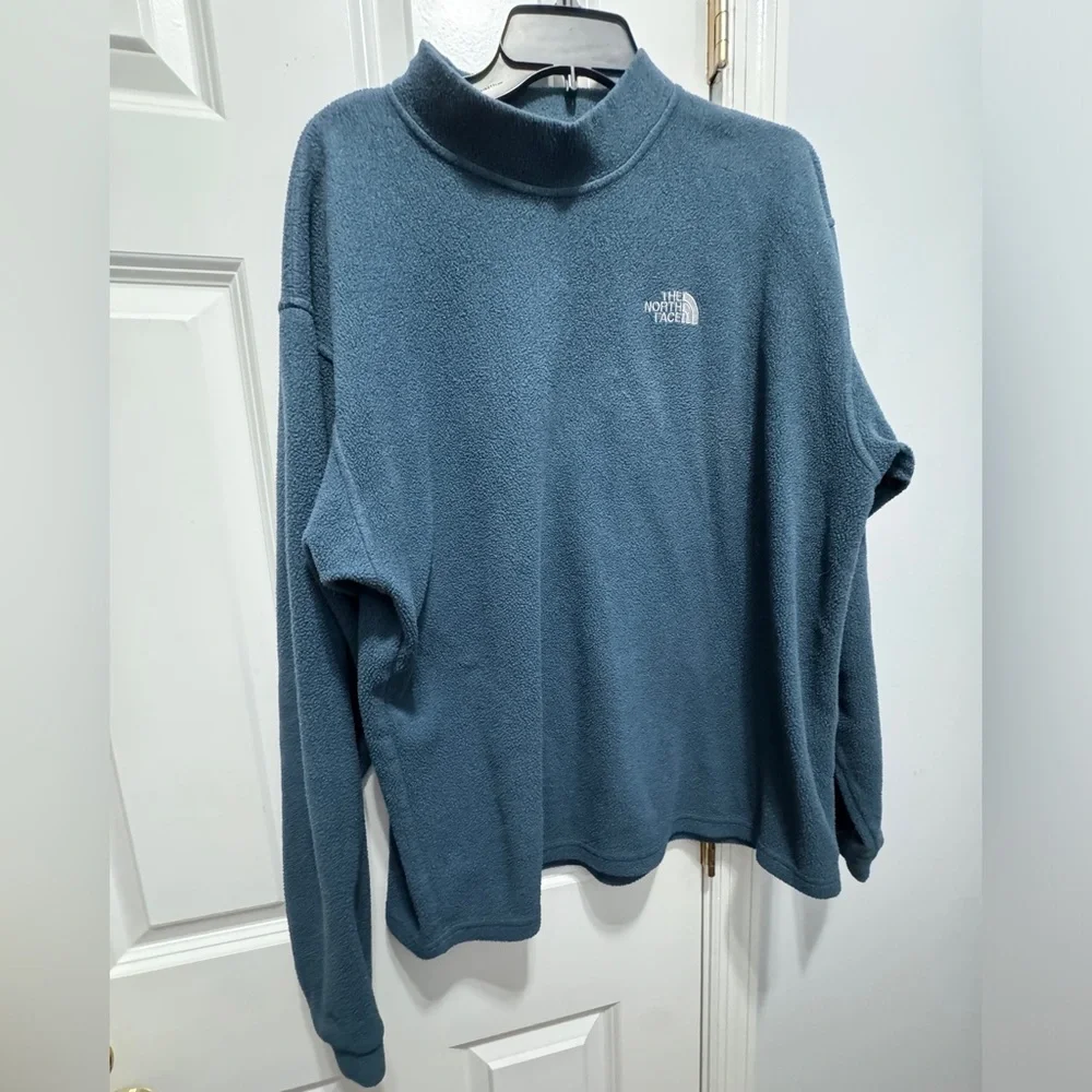 The north face size large mock fleece sweater turtleneck